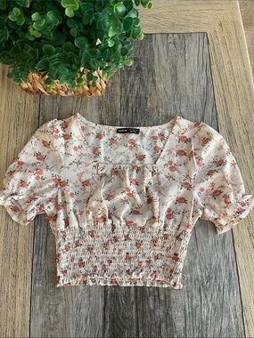 SHEIN Cream Floral Smocked Puff Sleeve Crop Top